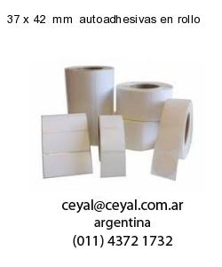 37 x 42  mm  autoadhesivas en rollo